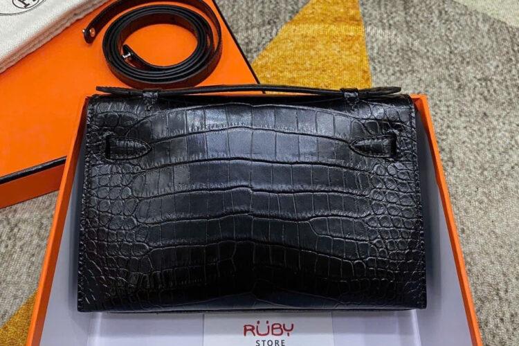 Túi Hermes Kelly Pochette 22 Noir Matte Crocodile PHW May Tay