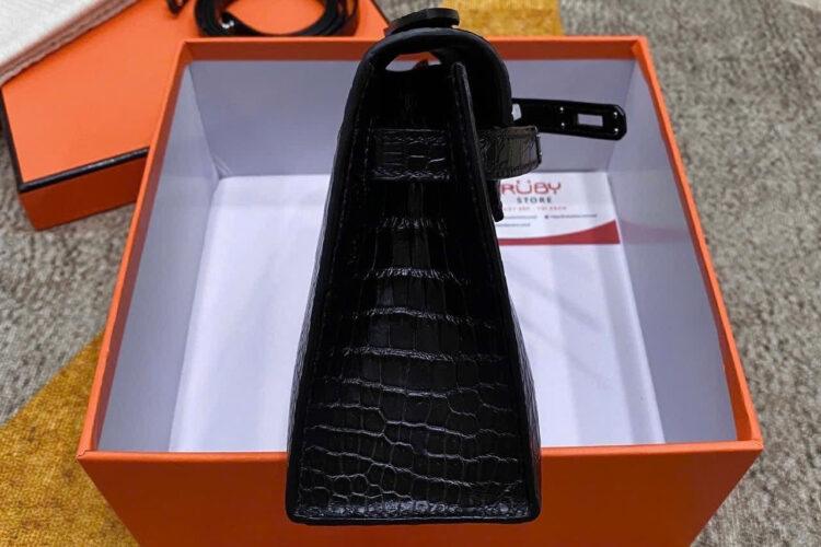 Túi Hermes Kelly Pochette 22 Noir Matte Crocodile PHW May Tay