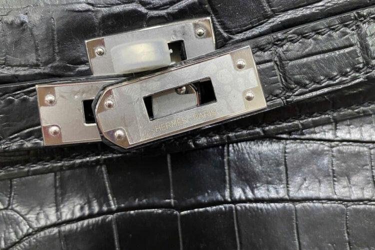 Túi Hermes Kelly Pochette 22 Noir Matte Crocodile PHW May Tay