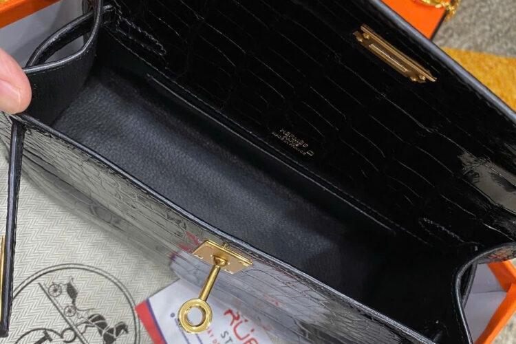 Túi Hermes Kelly Pochette 22 Noir Shiny Alligator GHW May Tay