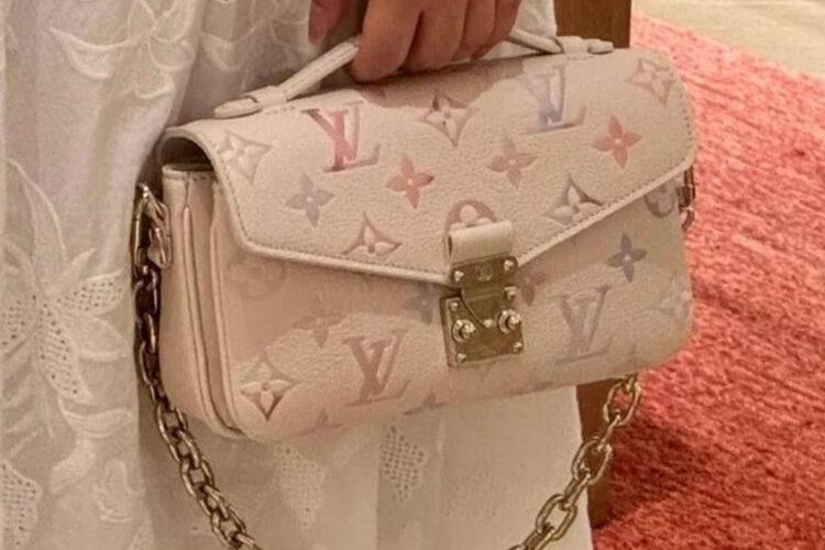 Túi LV Pochette Métis East West Monogram Empreinte M25682 Màu Kem