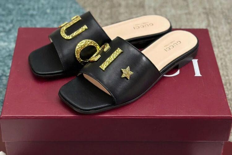 Dép Gucci Cara Logo Leather Flat Slides In Black