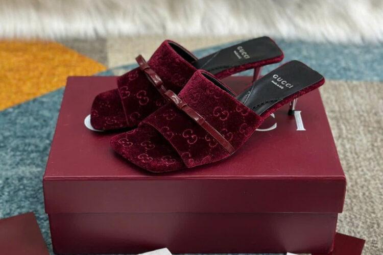 Giày Cao Gót Nhung Gucci Jacquard Burgundy Velvet Bow Mules Màu đỏ