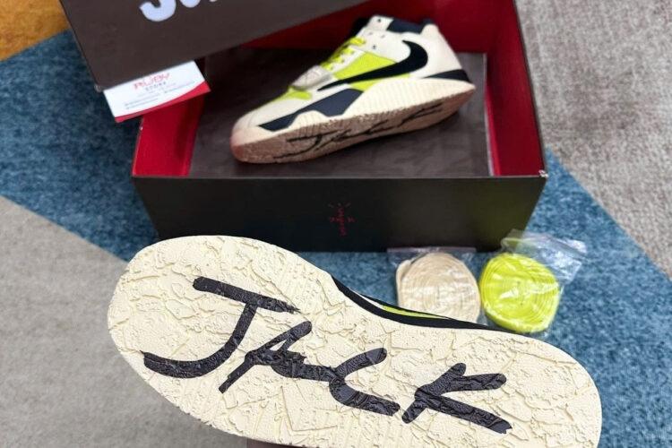Giày Jordan Jumpman Jack Travis Scott Bright Cactus Màu Kem Xanh đen