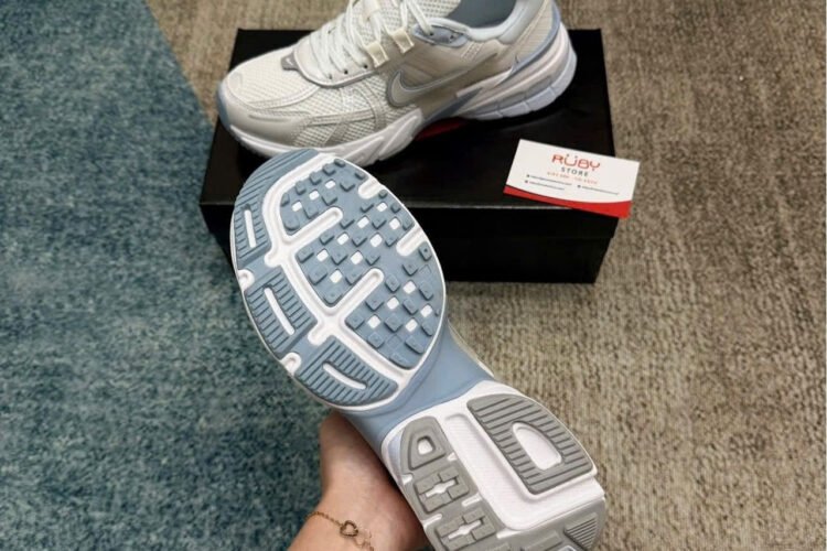Giày Nike V2K Run Platinum Tint Trắng Xanh Dương