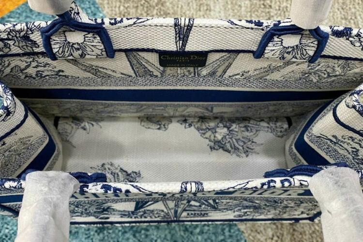 Túi Dior Tote Book Medium White Blue Rêve D'Infini Embroidery