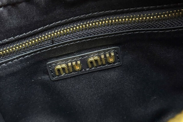Túi Miu Miu Arcadie Black Leather Regular Bag Size 22 đen