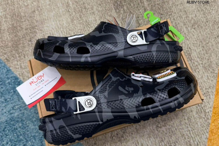 Hình ảnh thực tế dôi dép Crocs x Bape màu đen Rep 1 1