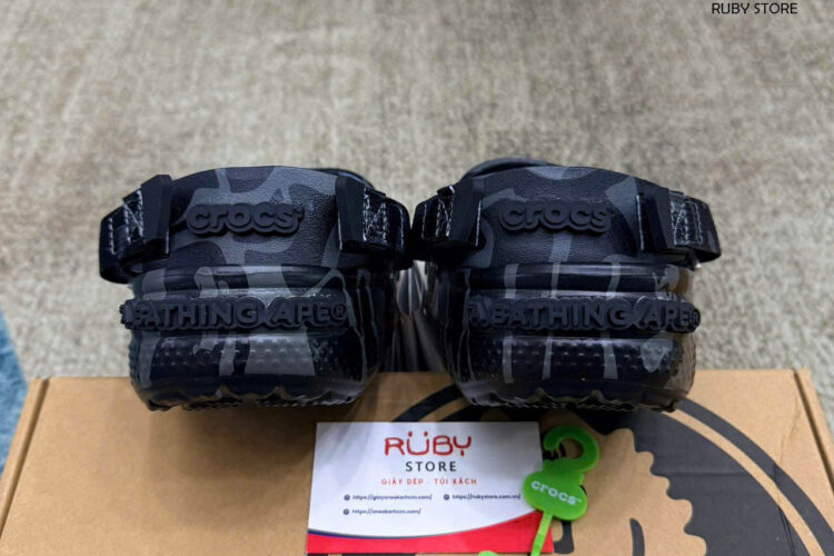 Hình ảnh thực tế dôi dép Crocs x Bape màu đen Rep 1 1