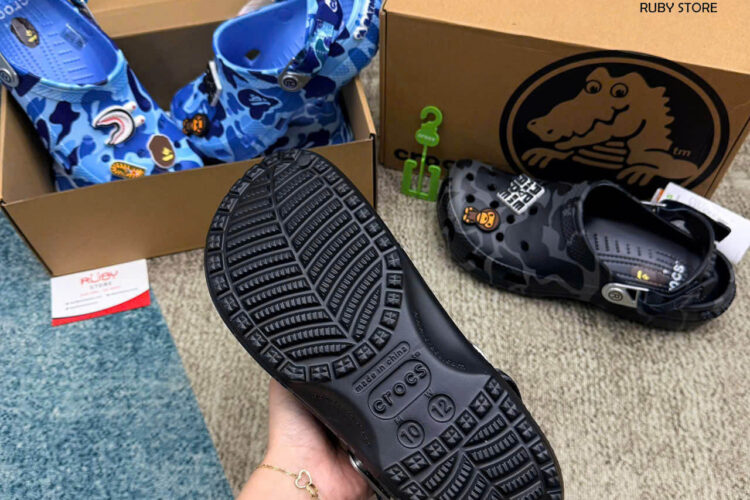 Hình ảnh thực tế dôi dép Crocs x Bape màu đen Rep 1 1