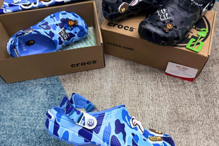 Hình ảnh thực tế dôi dép Crocs x Bape màu xanh dương Rep 1 1
