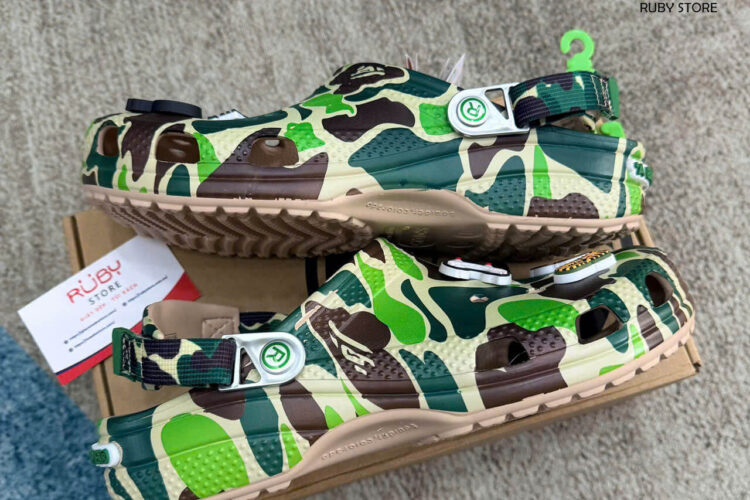 Hình ảnh thực tế dôi dép Crocs x Bape màu xanh Rep 1 1