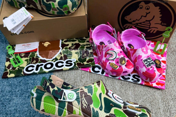 Hình ảnh thực tế dôi dép Crocs x Bape màu xanh Rep 1 1
