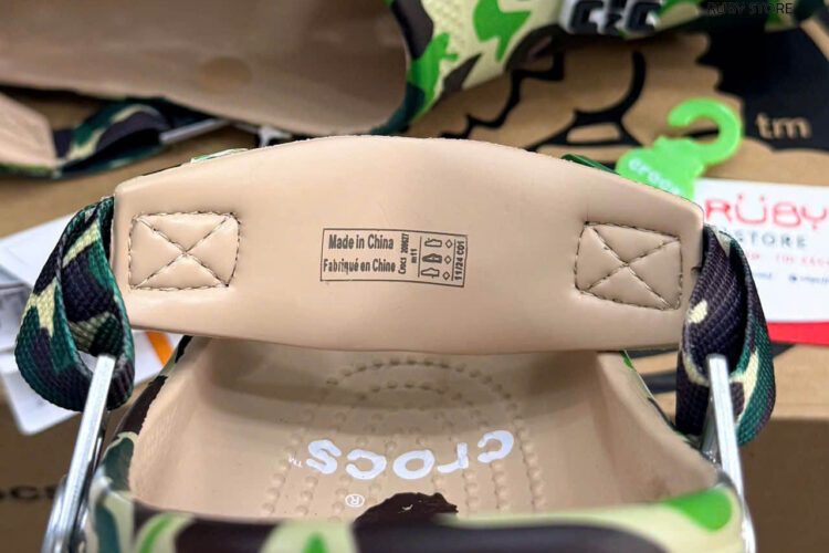 Hình ảnh thực tế dôi dép Crocs x Bape màu xanh Rep 1 1