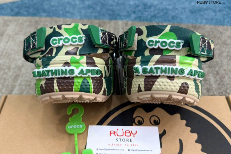 Hình ảnh thực tế dôi dép Crocs x Bape màu xanh Rep 1 1