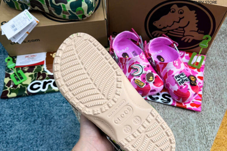 Hình ảnh thực tế dôi dép Crocs x Bape màu xanh Rep 1 1