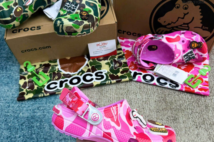 Hình ảnh thực tế dôi dép Crocs x Bape màu hồng Rep 1 1