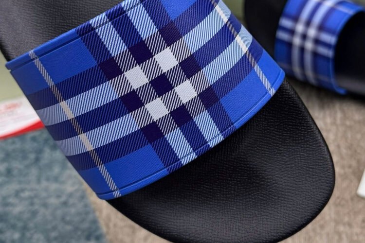 Dép Burberry Check Slides Hyacinth Xanh Dương