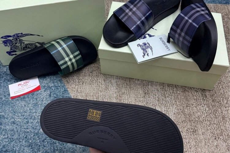 Dép Burberry Check Slides Leaf Màu Xanh