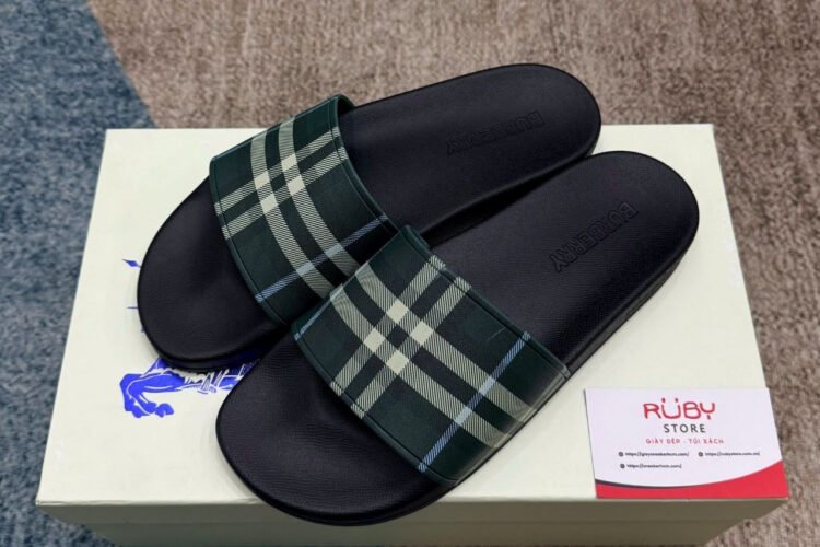 Dép Burberry Check Slides Leaf Màu Xanh
