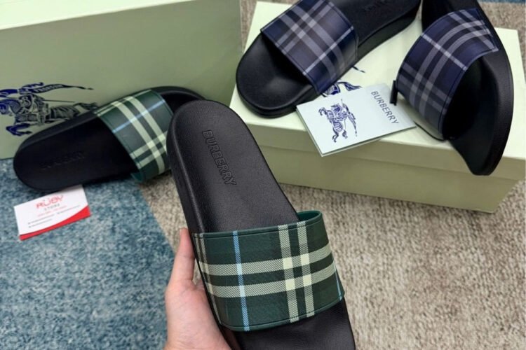 Dép Burberry Check Slides Leaf Màu Xanh