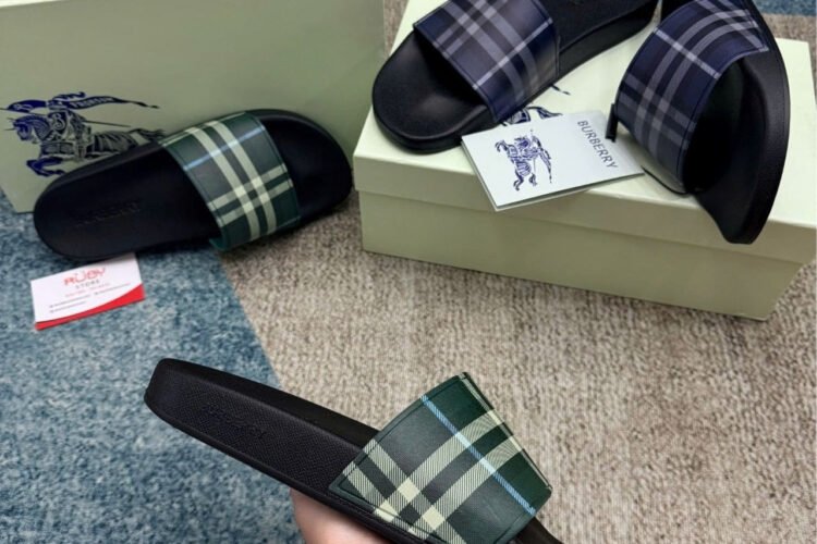 Dép Burberry Check Slides Leaf Màu Xanh