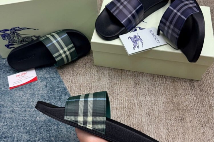 Dép Burberry Check Slides Leaf Màu Xanh