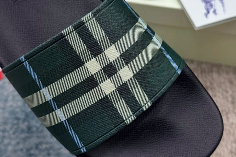 Dép Burberry Check Slides Leaf Màu Xanh
