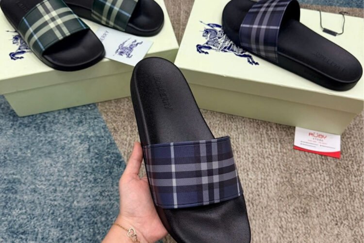 Dép Burberry Check Slides Storm Blue Xanh đen