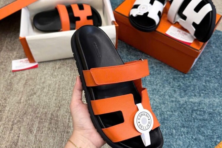 Dép Hermes Chypre Sandal Orange Epsom Màu Cam Đen