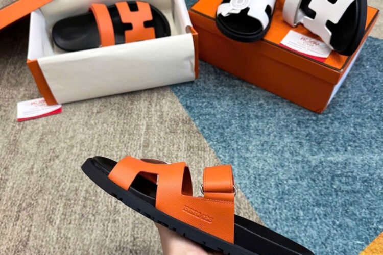 Dép Hermes Chypre Sandal Orange Epsom Màu Cam Đen