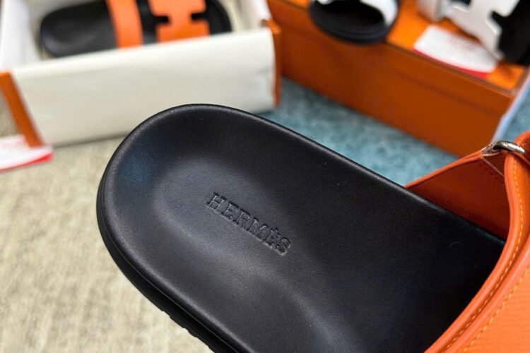Dép Hermes Chypre Sandal Orange Epsom Màu Cam Đen