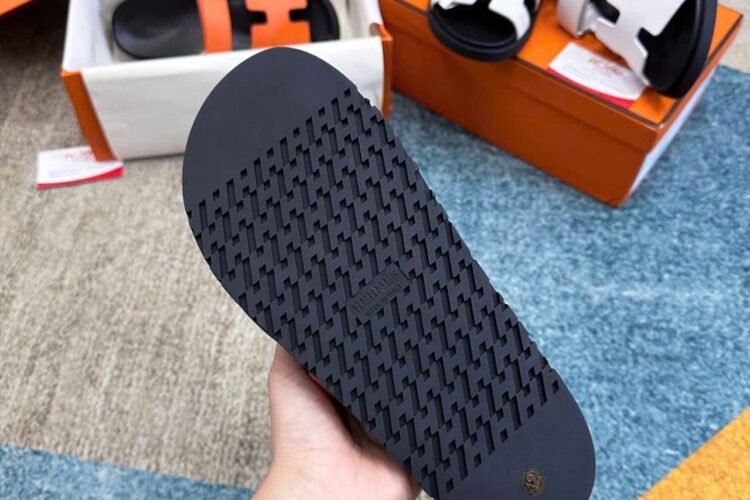 Dép Hermes Chypre Sandal Orange Epsom Màu Cam Đen