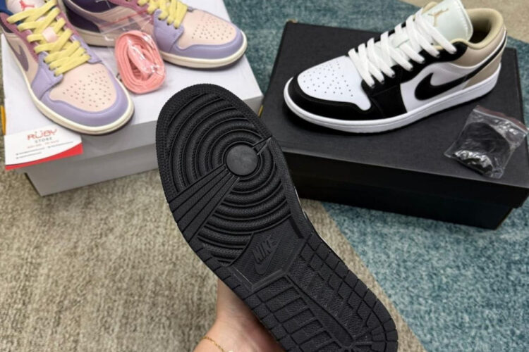 Giày Air Jordan 1 Low Black Toe Rattan Kem Trắng đen