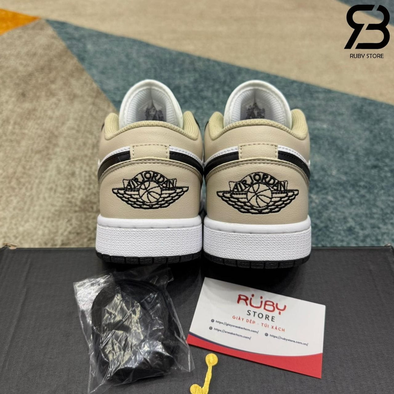 Giày Air Jordan 1 Low Black Toe Rattan Kem Trắng đen