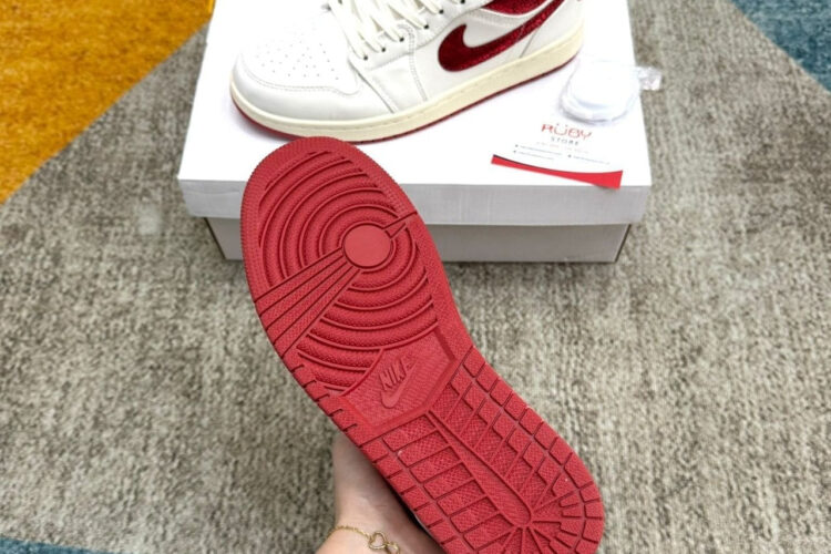 Giày Air Jordan 1 Low Ruby Màu Trắng đỏ
