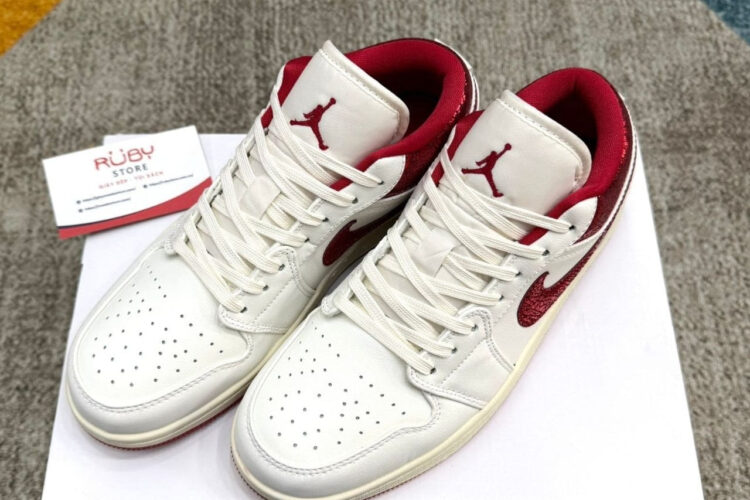 Giày Air Jordan 1 Low Ruby Màu Trắng đỏ