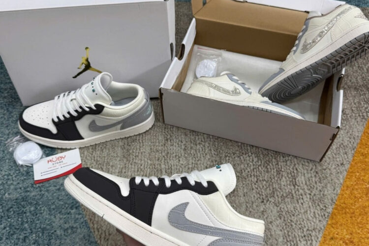 Giày Air Jordan 1 Sail Light Smoke Grey Xám Trắng đen