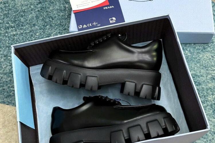 Giày Prada Monolith Brushed Leather Lace Up Loafer Màu Đen