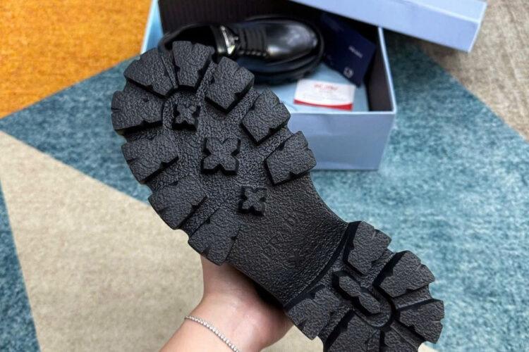 Giày Prada Monolith Brushed Leather Lace Up Loafer Màu Đen