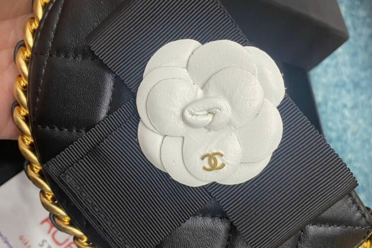 Túi CN Pouch Round Black Lambskin Màu Đen