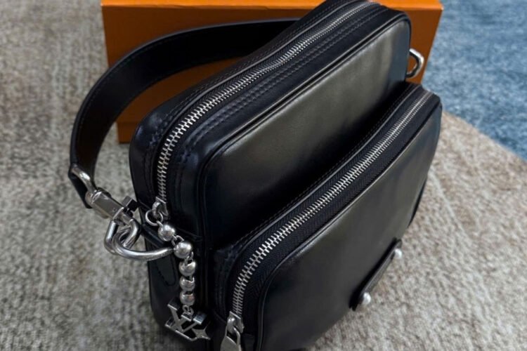 Túi LV Nil Messenger M13987 Da Bê Màu đen