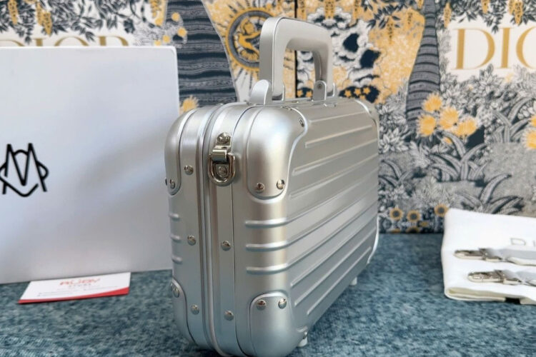 Túi Rimowa Original Aluminium Cross-Body Bag 19 Silver Màu Bạc