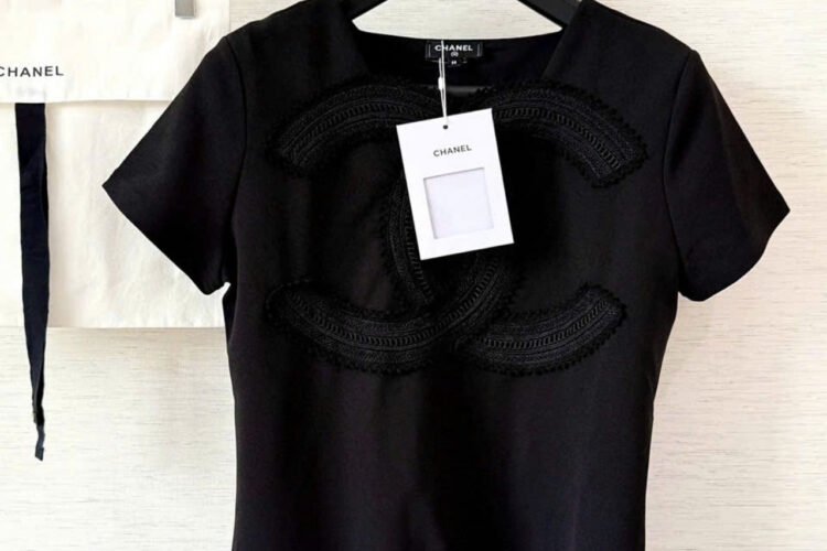 Áo CN 25 Black Top T Shirt CC Logo Màu Đen