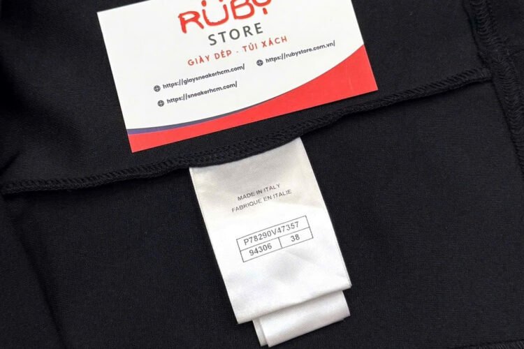 Áo CN 25 Black Top T Shirt CC Logo Màu Đen