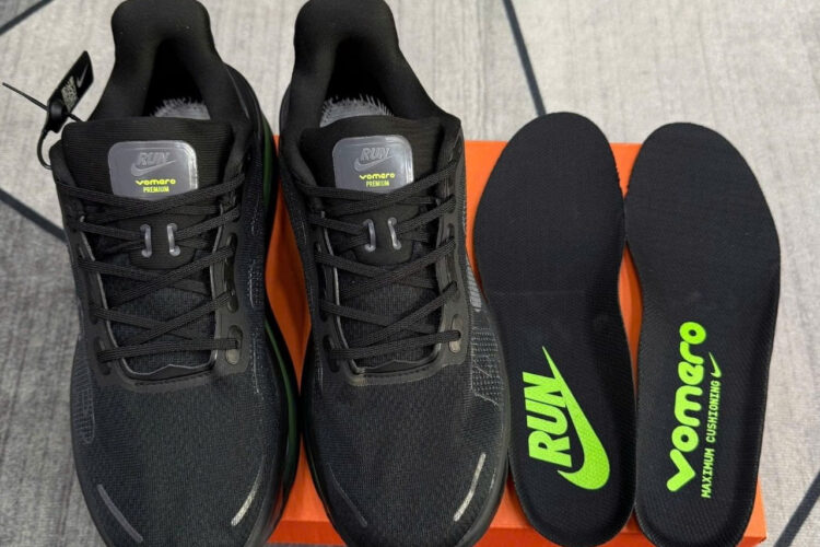 Giày Nike Vomero Premium Road Running Shoes đen Xanh Lá