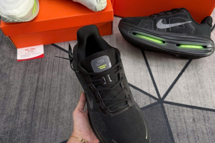 Giày Nike Vomero Premium Road Running Shoes đen Xanh Lá