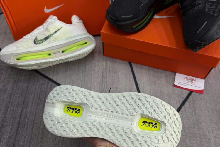 Giày Nike Vomero Premium Road Running Shoes Xanh Lá