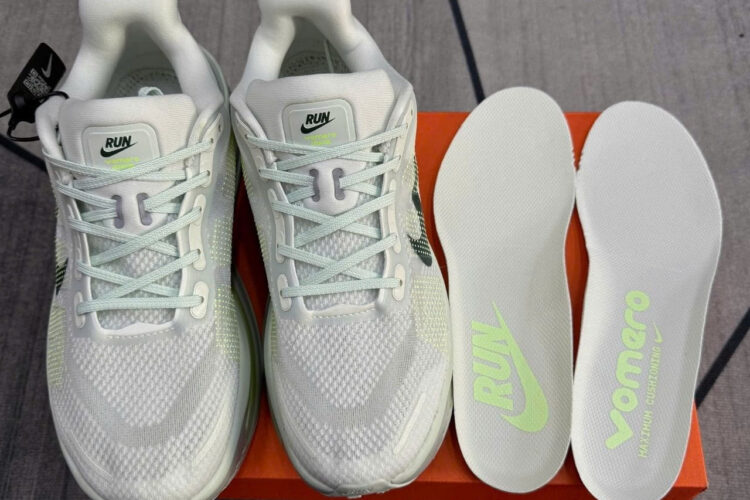 Giày Nike Vomero Premium Road Running Shoes Xanh Lá