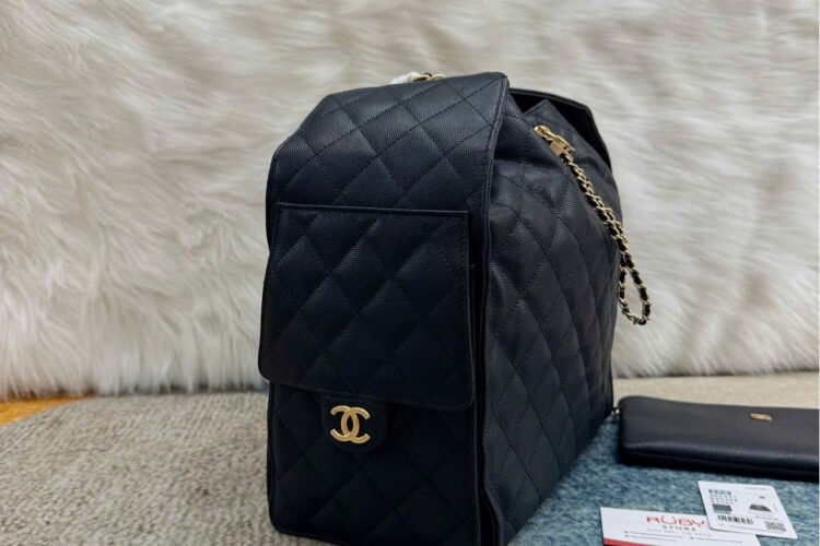 Túi CN 25 Medium Handbag Grained Calfskin Gold-Tone Metal Black
